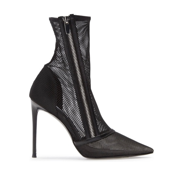 ⭐️STEVE MADDEN⭐️ SOLD OUT EVERYWHERE “MIXER”BLACK ANKLE BOOTES SIZE: 7.5 - Picture 2 of 16